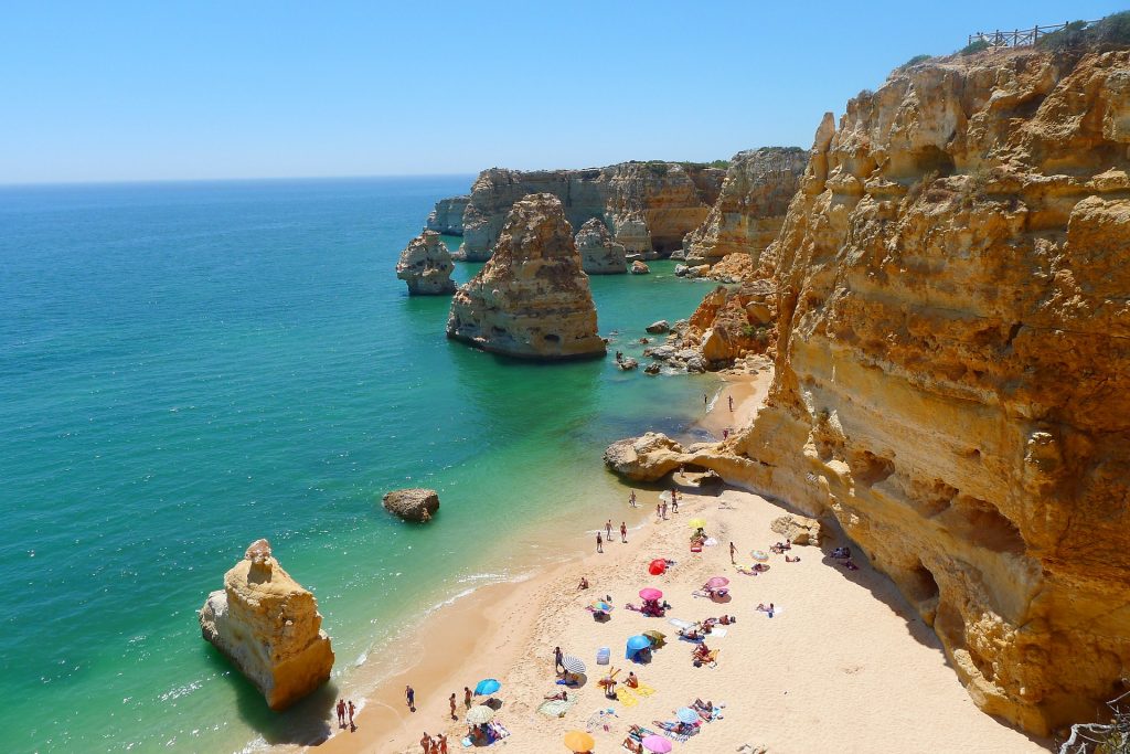 albufeira_invest in portugal praia de albufeira no algarve